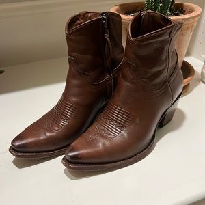 The Daisy Tecova Zip Boot Size 7